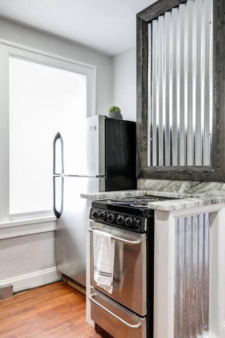 شقة Charming, Happy 1-Bed Oasis: Rva Retreat Awaits! ريتشموند المظهر الخارجي الصورة