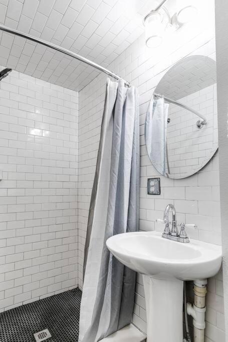 شقة Charming, Happy 1-Bed Oasis: Rva Retreat Awaits! ريتشموند المظهر الخارجي الصورة