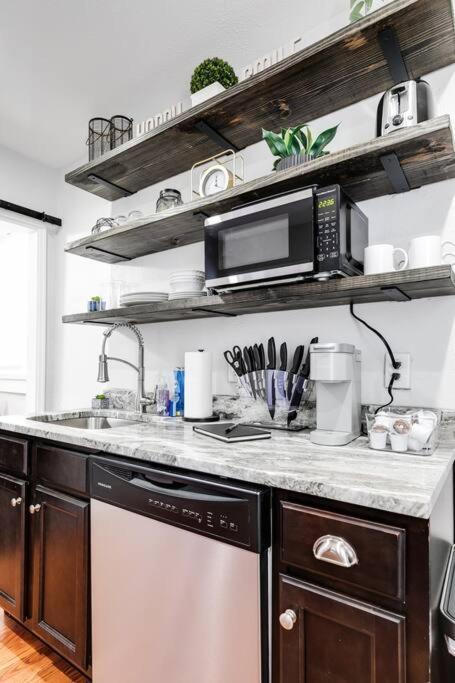 شقة Charming, Happy 1-Bed Oasis: Rva Retreat Awaits! ريتشموند المظهر الخارجي الصورة