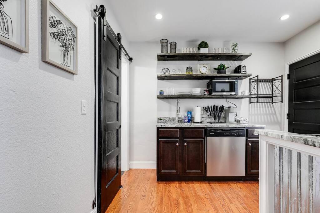 شقة Charming, Happy 1-Bed Oasis: Rva Retreat Awaits! ريتشموند المظهر الخارجي الصورة